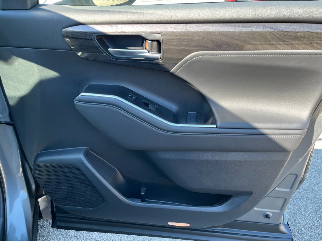 New 2026 Toyota Highlander Platinum AWD/4WD image 19