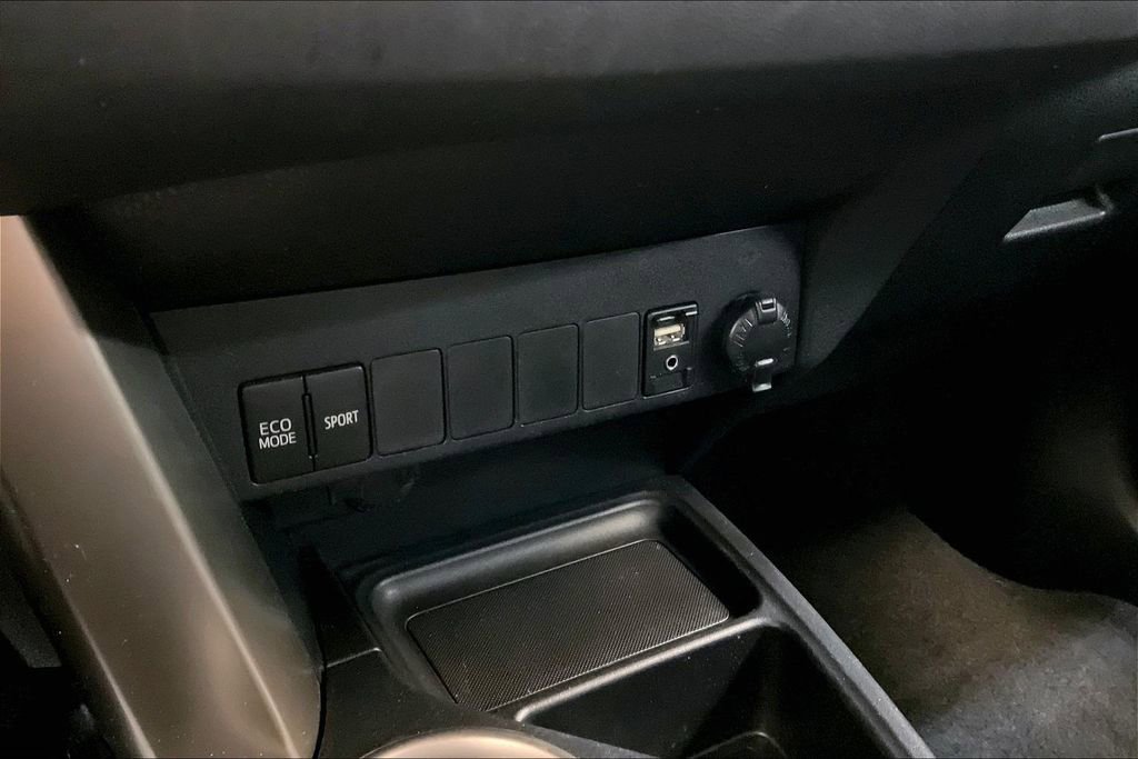 Used 2015 Toyota RAV4 LE image 18