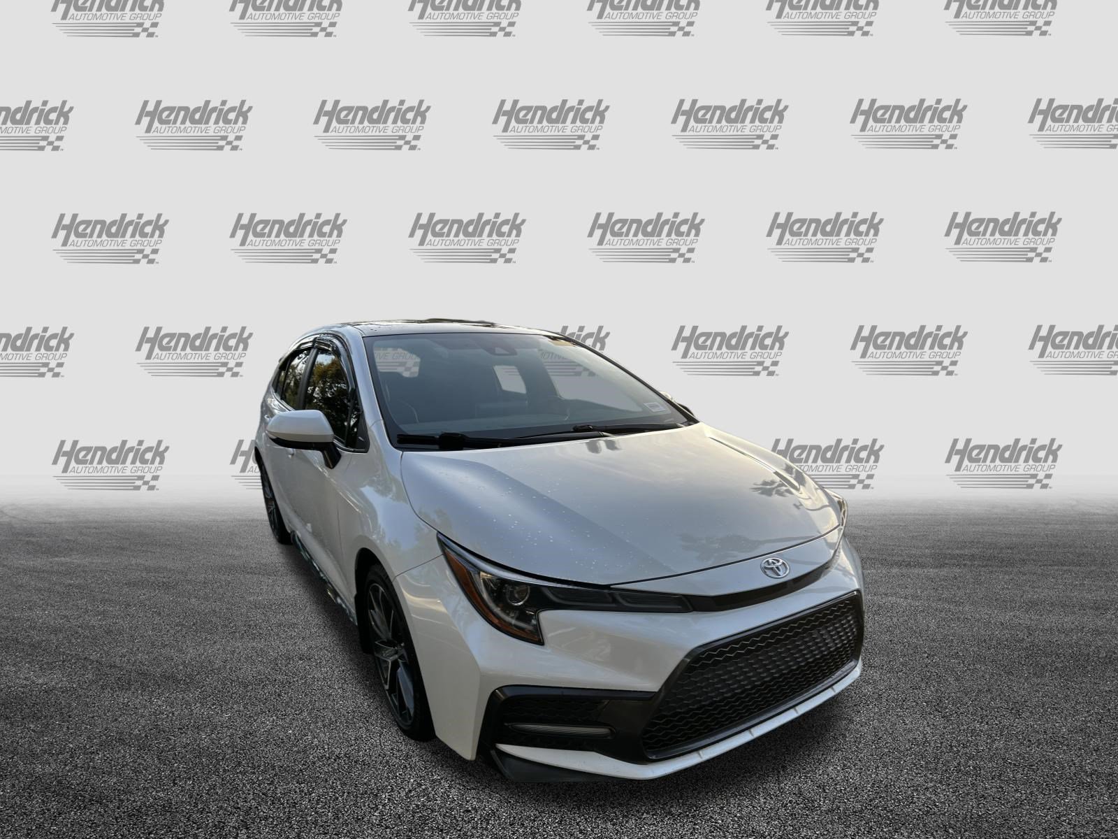 Used 2021 Toyota Corolla SE w/ SE Premium Package image 2