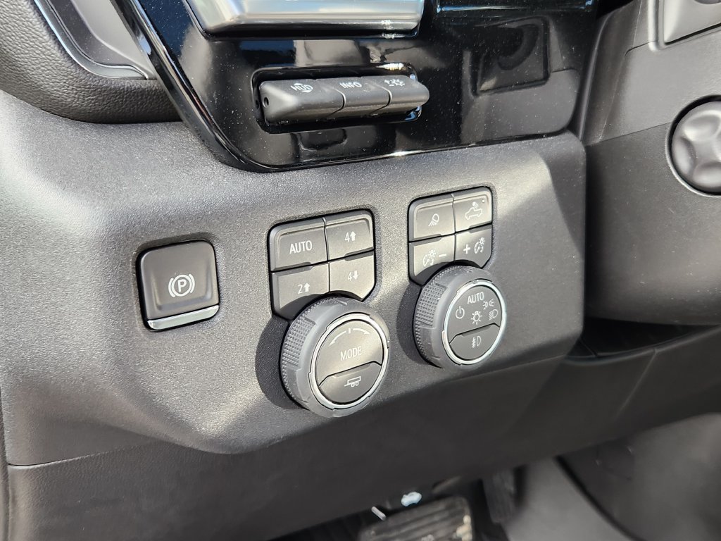 New 2026 Chevrolet Silverado 1500 LTZ w/ LTZ Premium Package AWD/4WD image 18
