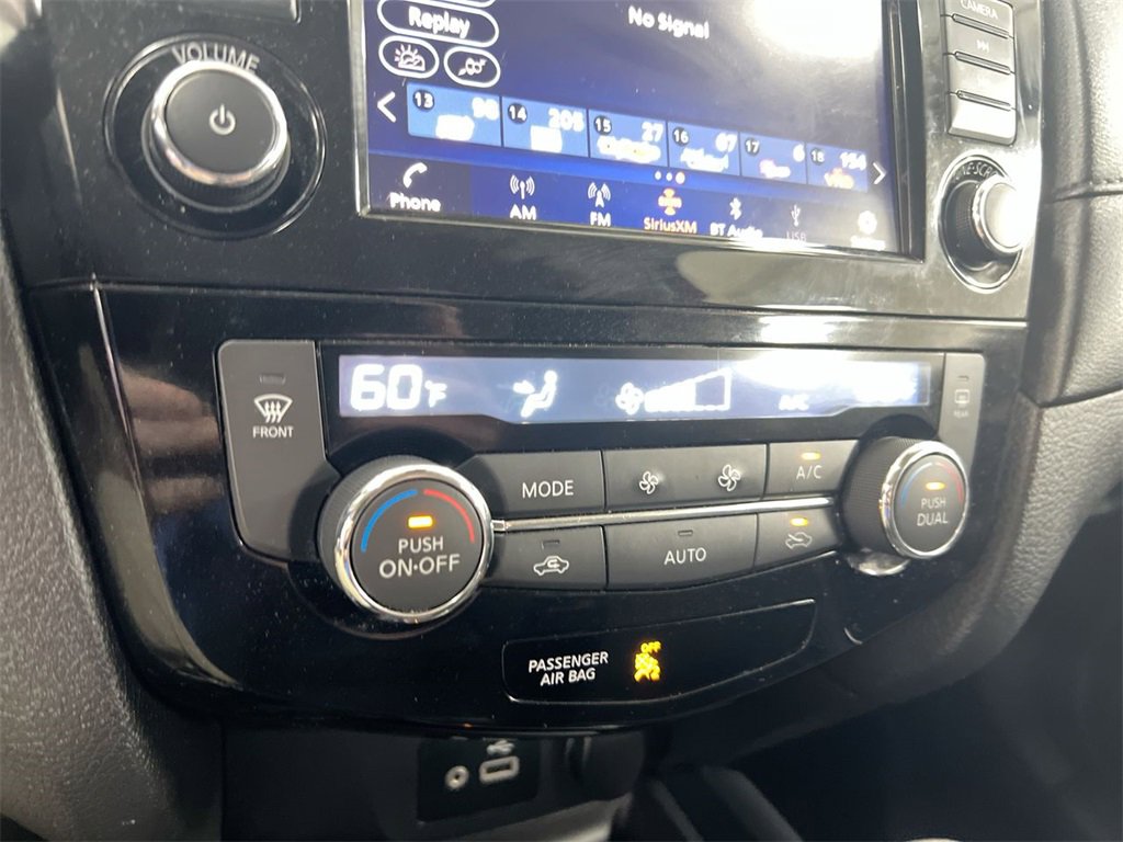 Used 2020 Nissan Rogue SV image 15