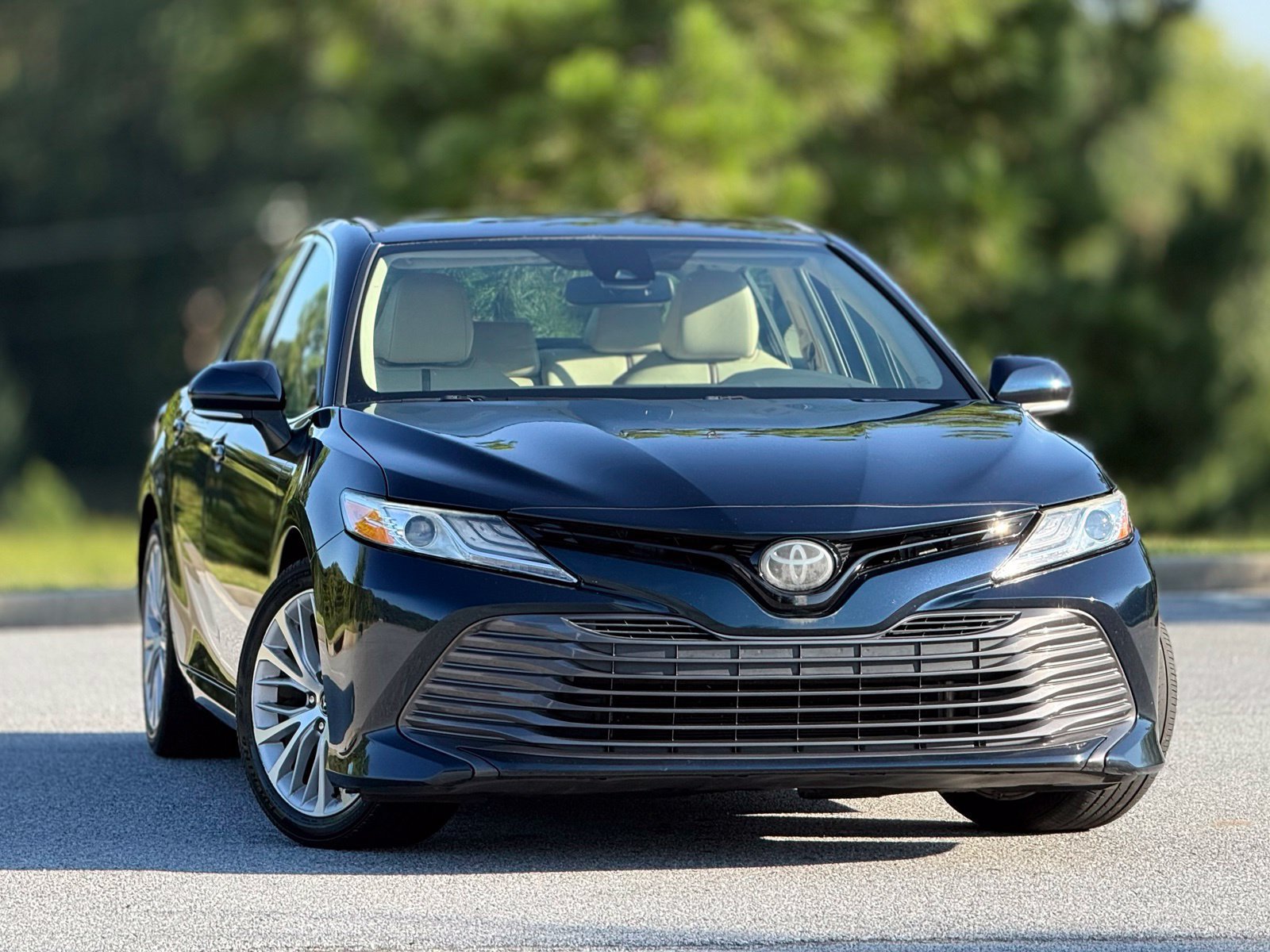 Used 2019 Toyota Camry XLE w/ Carpet Mat Package FWD image 4