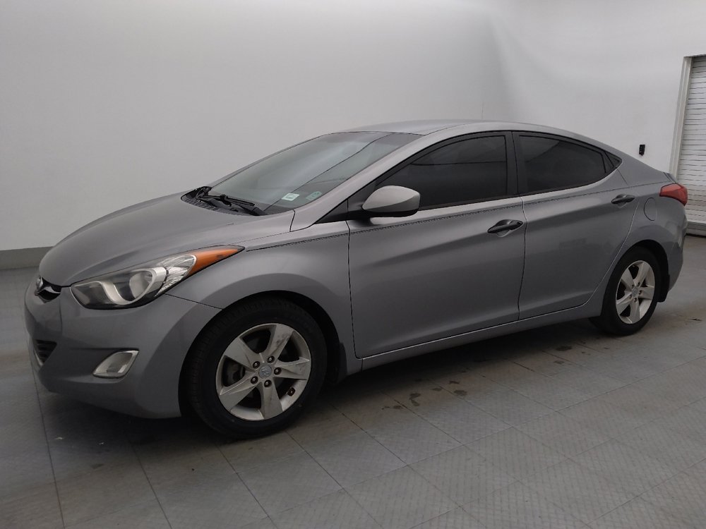 Used 2013 Hyundai Elantra GLS w/ Preferred Pkg image 2