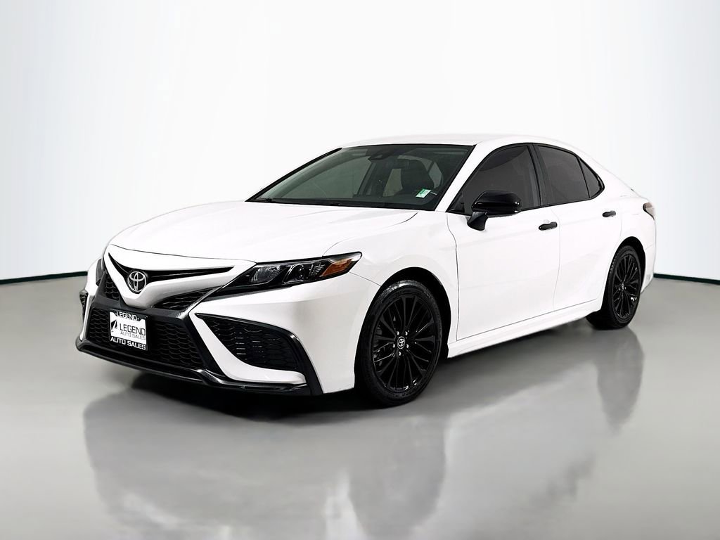 Used 2021 Toyota Camry SE image 1