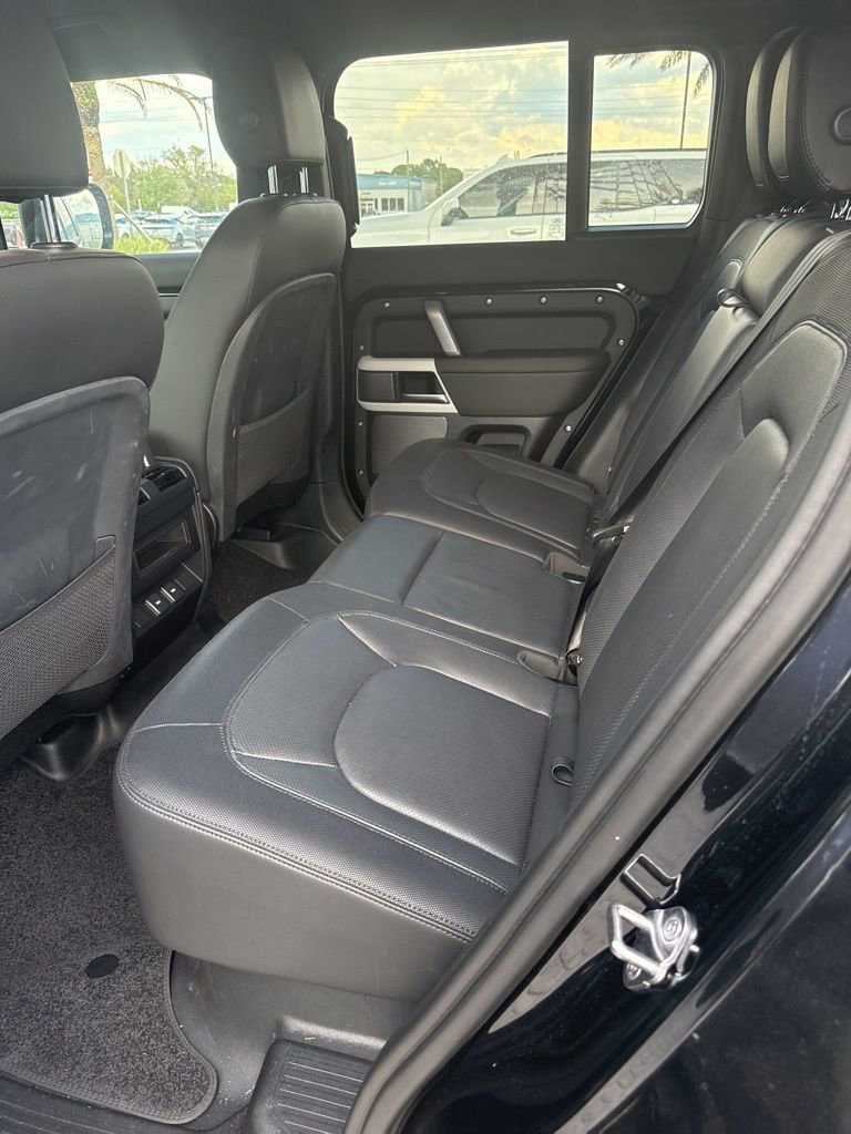 Used 2024 Land Rover Defender 110 X-Dynamic SE image 8