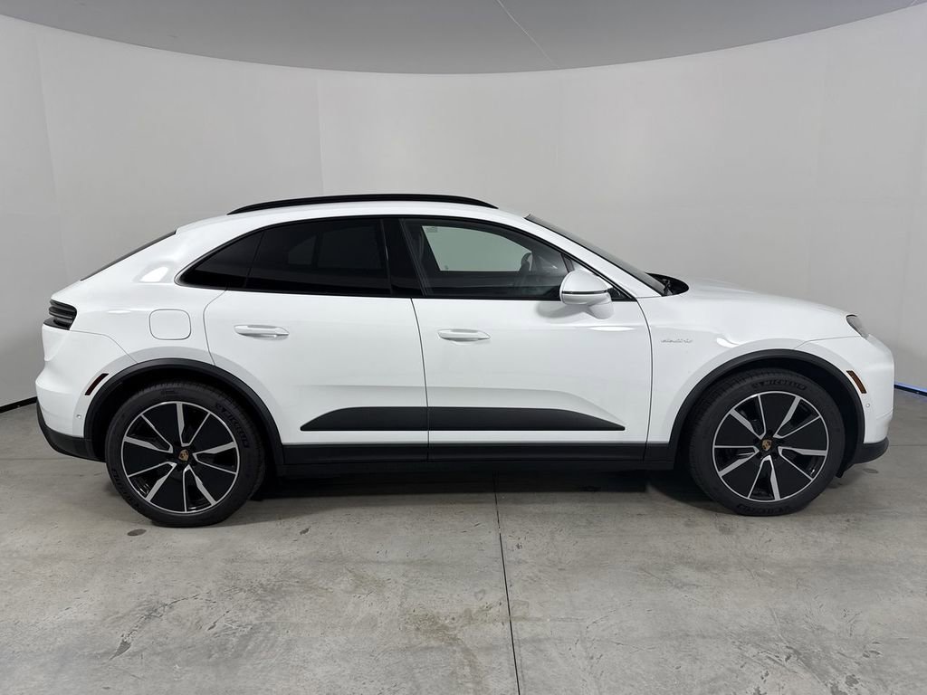 Used 2025 Porsche Macan Electric RWD image 8