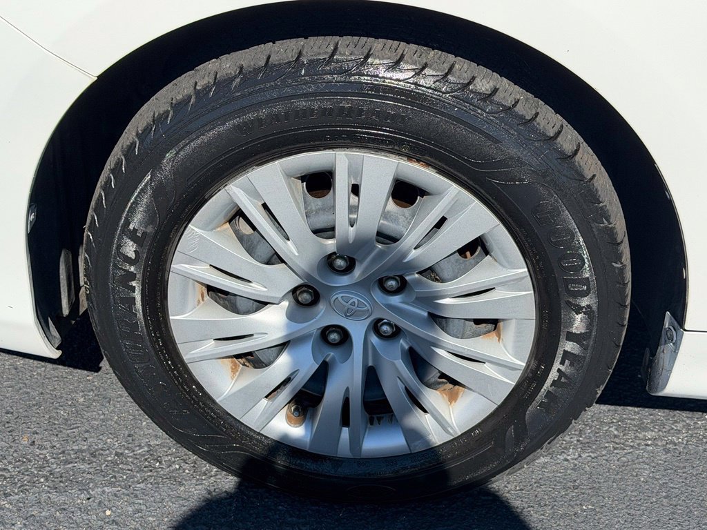 Used 2014 Toyota Camry LE FWD image 30