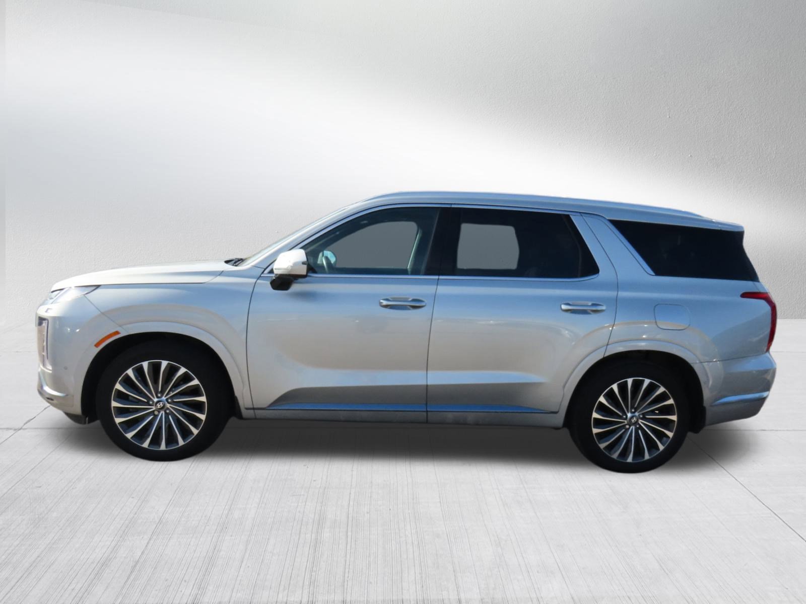 Used 2023 Hyundai Palisade Calligraphy image 4