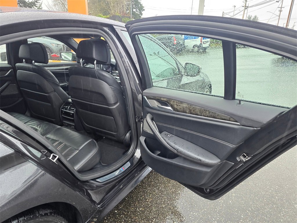 Used 2020 BMW M550i xDrive image 14