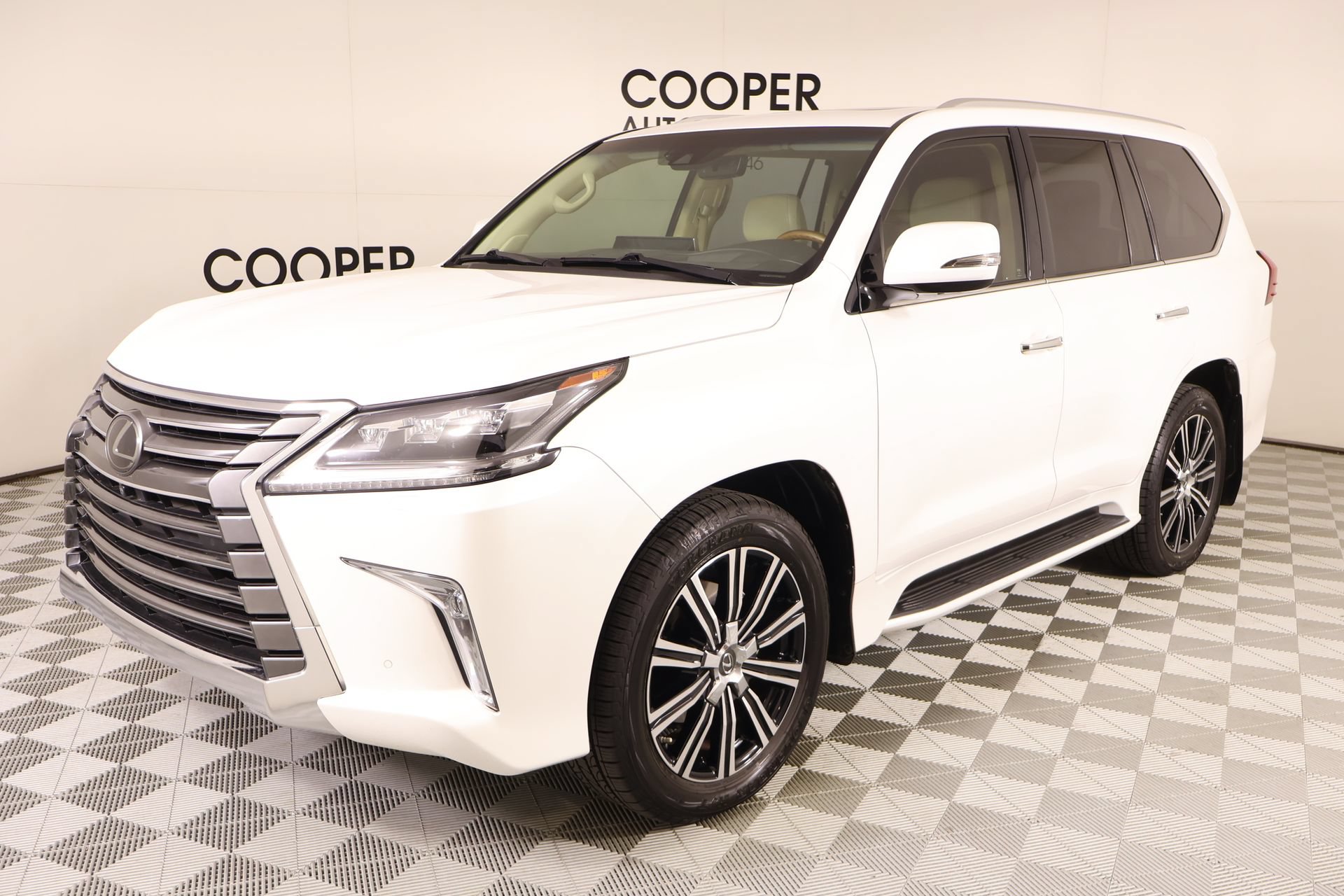 Used 2021 Lexus LX 570 4WD w/ Luxury Package image 12