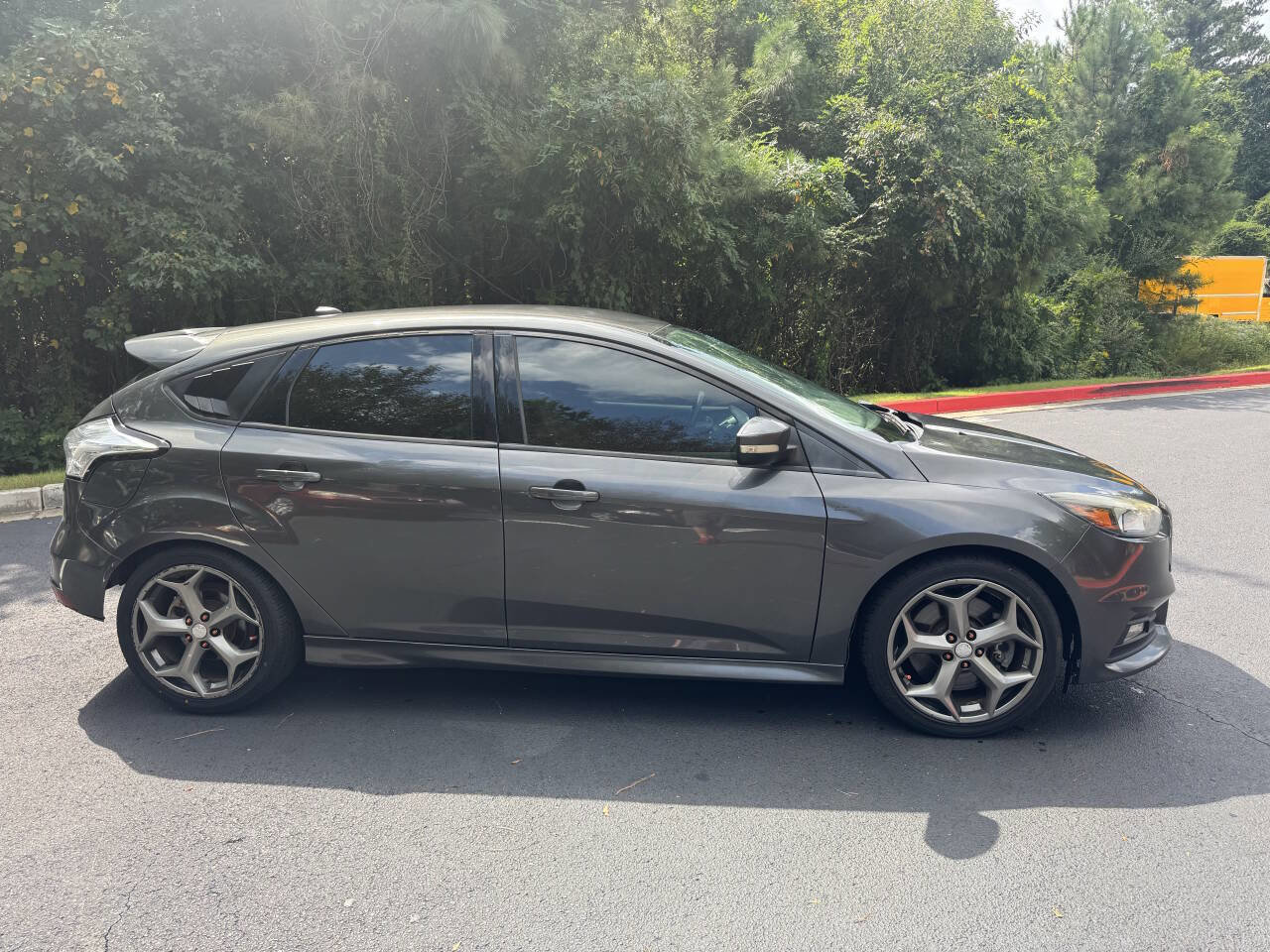 Used 2018 Ford Focus ST image 6