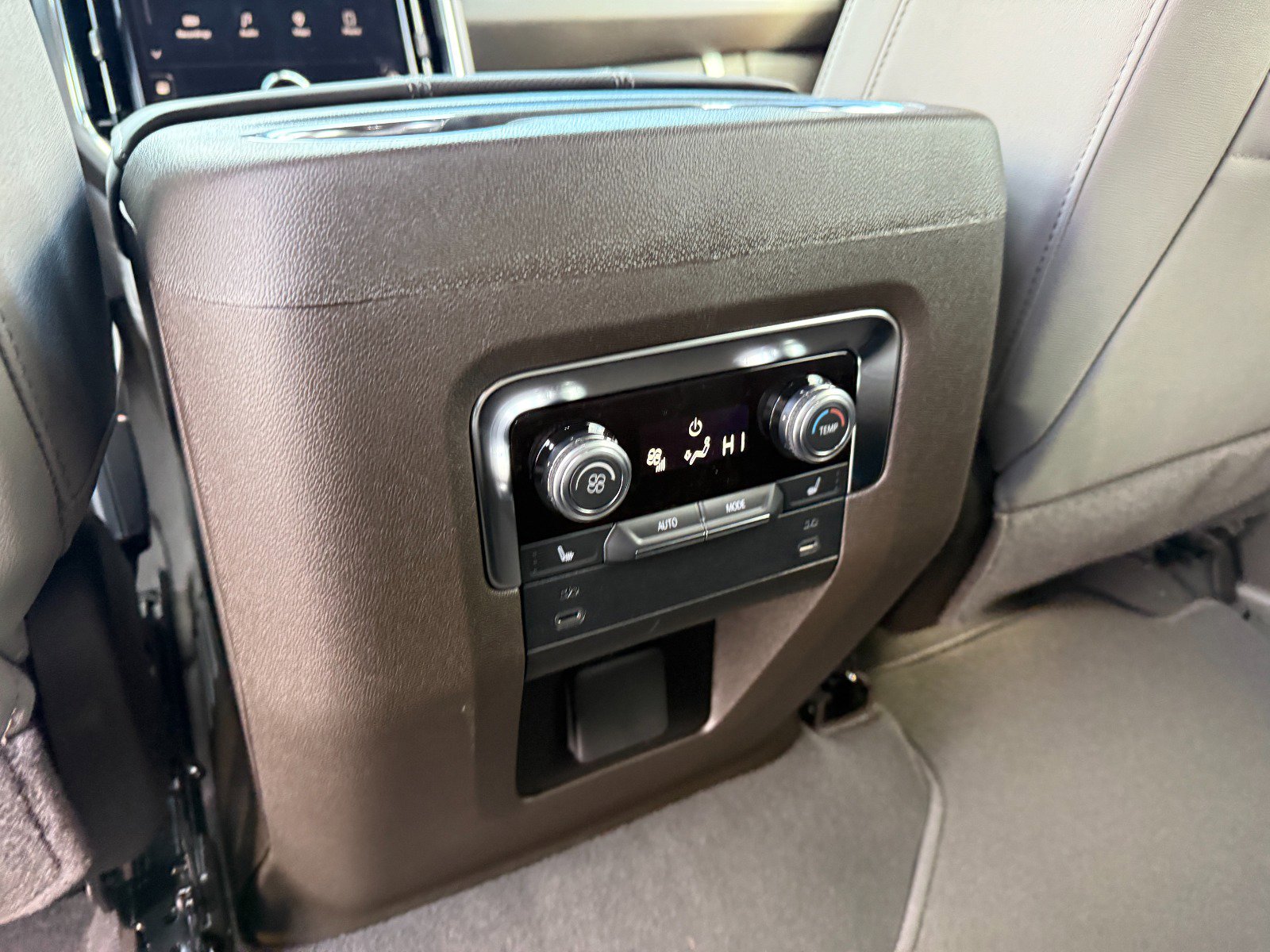 New 2026 GMC Yukon Elevation image 18