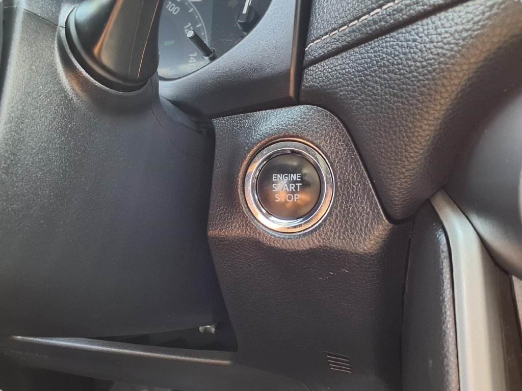 Used 2025 Toyota RAV4 XLE AWD/4WD image 9