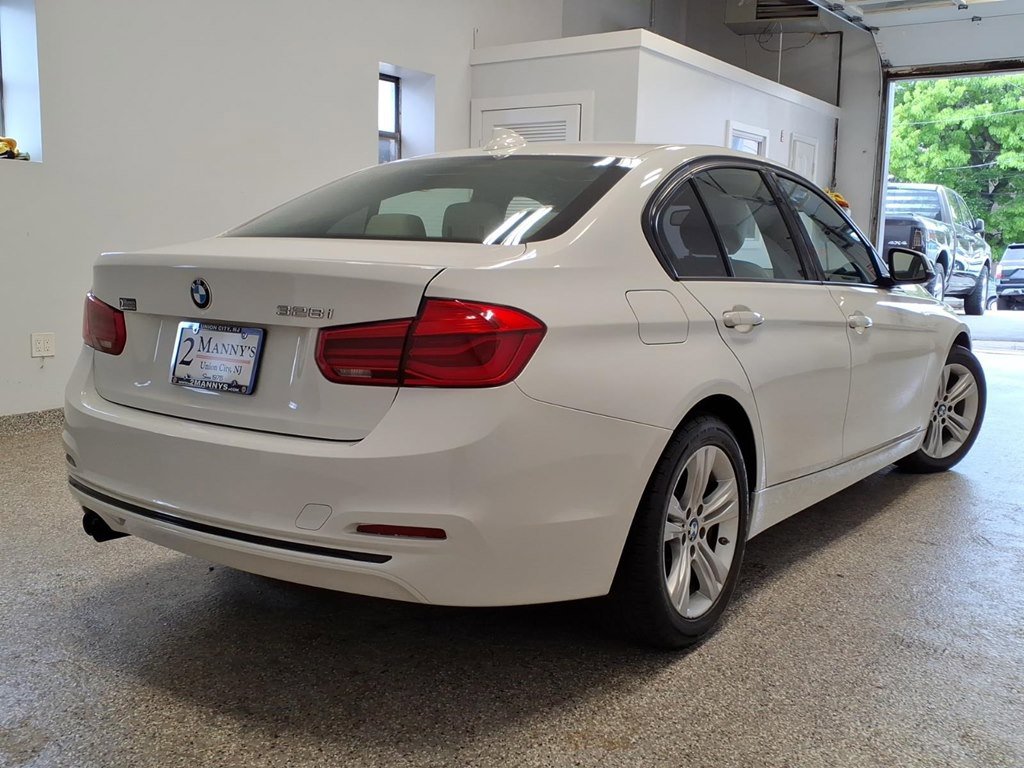Used 2016 BMW 328i Sedan RWD image 4