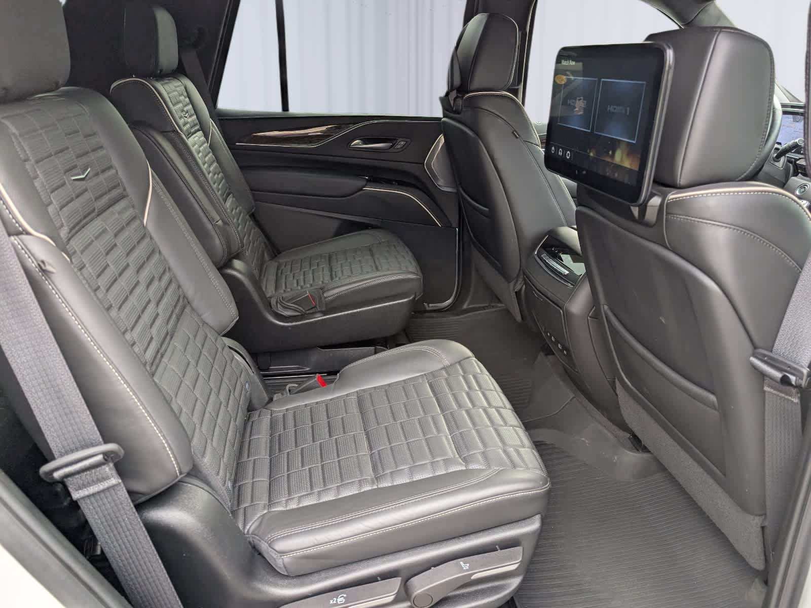 Used 2024 Cadillac Escalade Sport Platinum w/ LPO, ONYX Package AWD/4WD image 12
