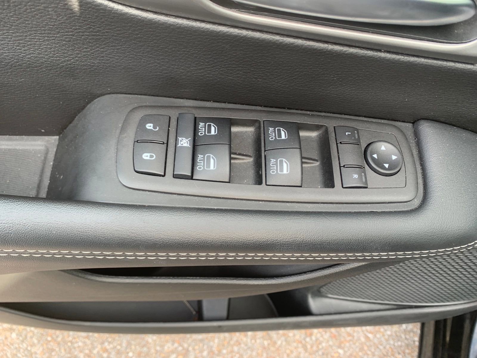 Used 2025 Chrysler Pacifica Select FWD image 13