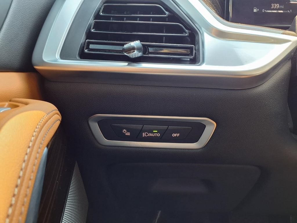Used 2024 BMW X7 xDrive40i AWD/4WD image 17
