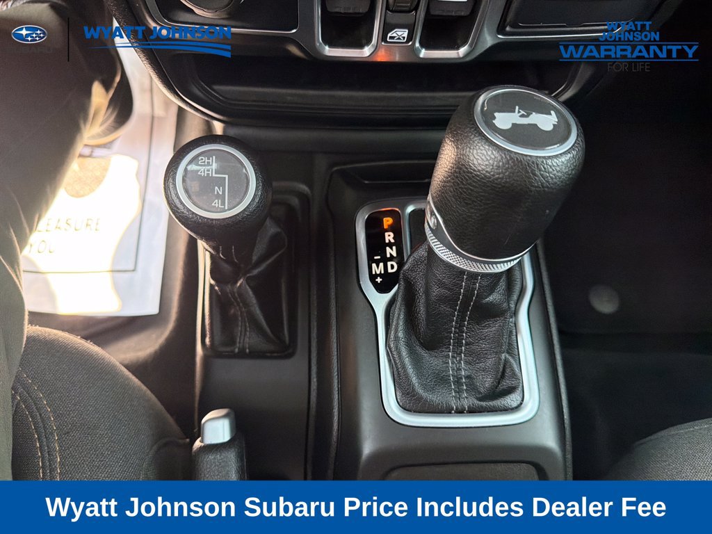 Used 2025 Jeep Wrangler Unlimited Sahara AWD/4WD image 28