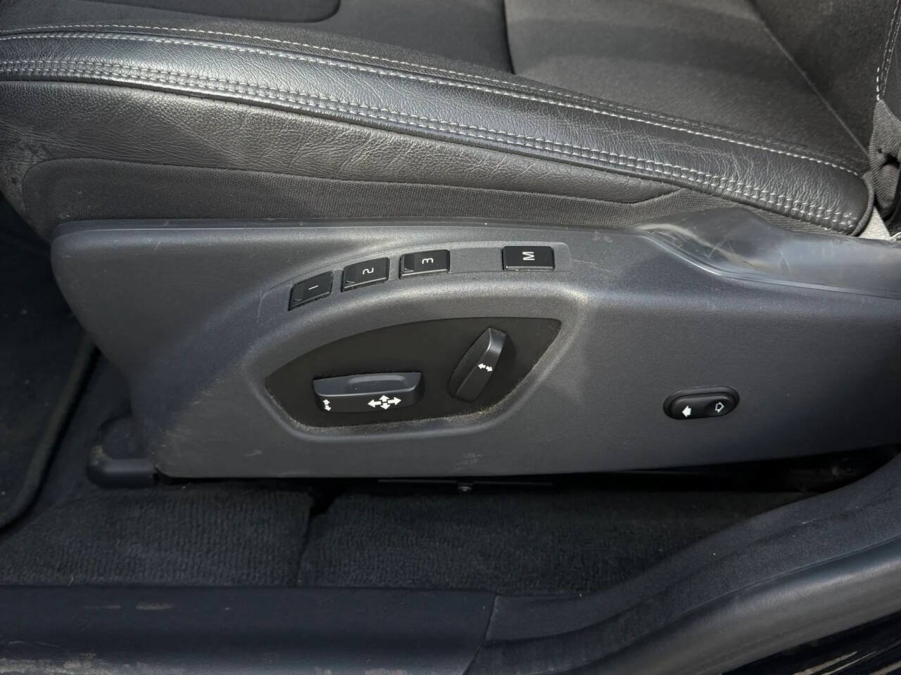 Used 2016 Volvo XC60 T5 w/ Proximity Package FWD image 18