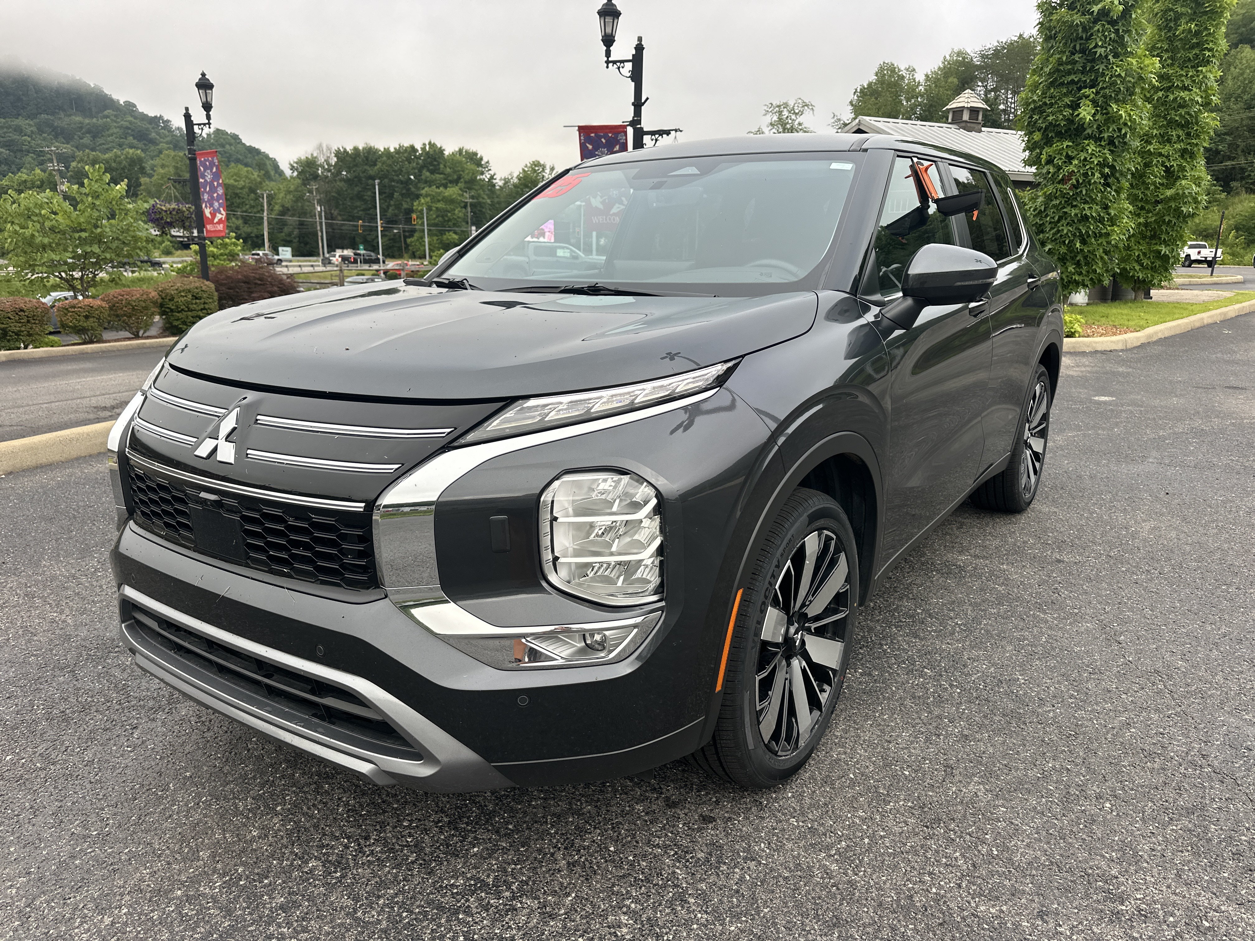 Used 2025 Mitsubishi Outlander SE AWD/4WD image 6