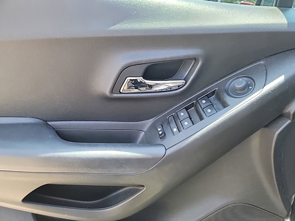 Certified 2019 Chevrolet Trax LT w/ LT Convenience Package FWD image 18