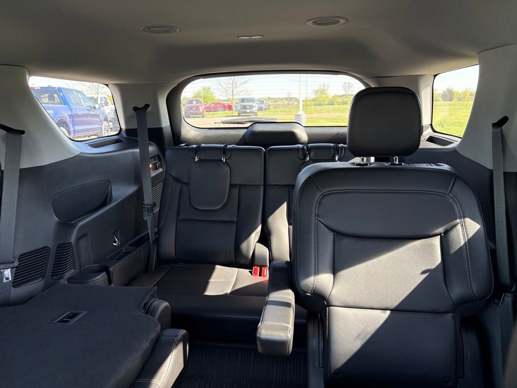 Used 2024 Ford Explorer XLT w/ Equipment Group 202A AWD/4WD image 15