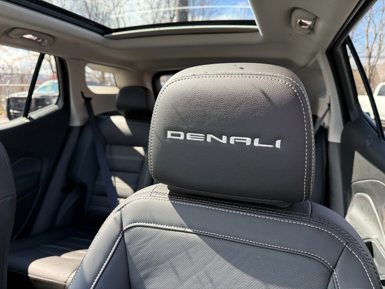 Used 2024 GMC Terrain Denali w/ Black Diamond Edition image 15