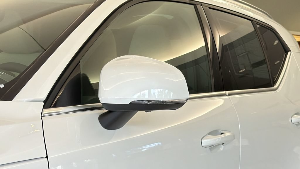 Used 2025 Volvo XC40 B5 Plus w/ Protection Package Premier AWD/4WD image 5