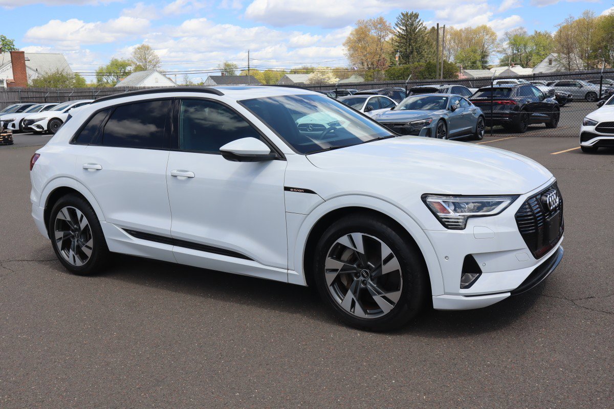Used 2022 Audi e-tron Premium w/ Convenience Plus Package AWD/4WD image 3