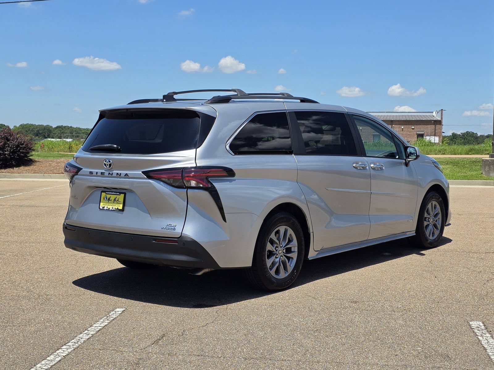 Used 2021 Toyota Sienna XLE FWD image 5