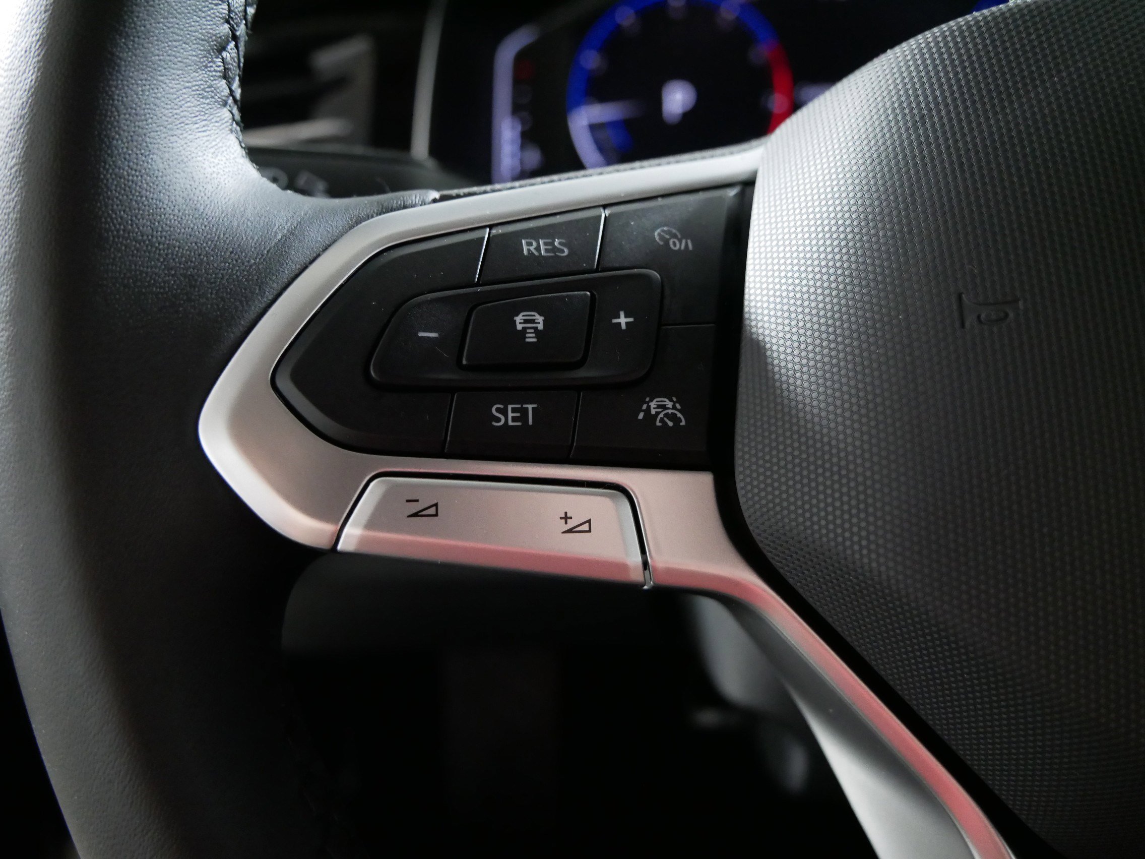 Certified 2025 Volkswagen Jetta SEL FWD image 27