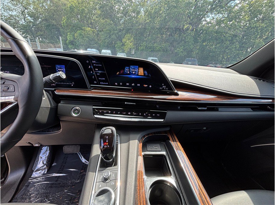 Used 2022 Cadillac Escalade Luxury RWD image 11