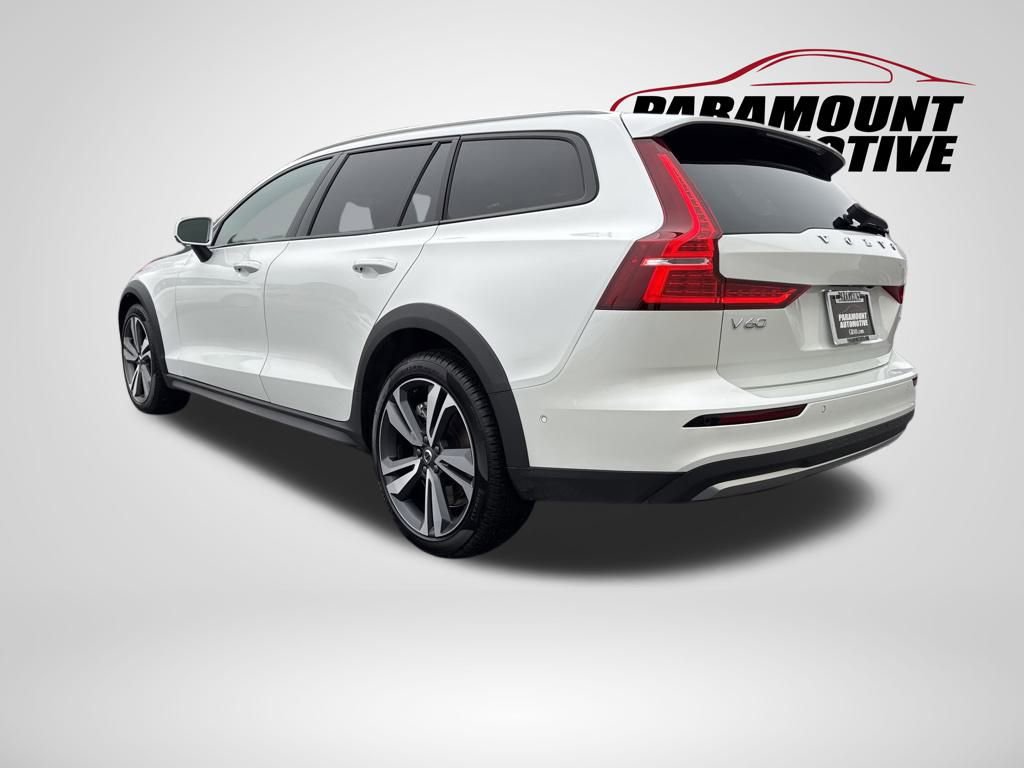 Used 2025 Volvo V60 B5 Cross Country Plus image 5