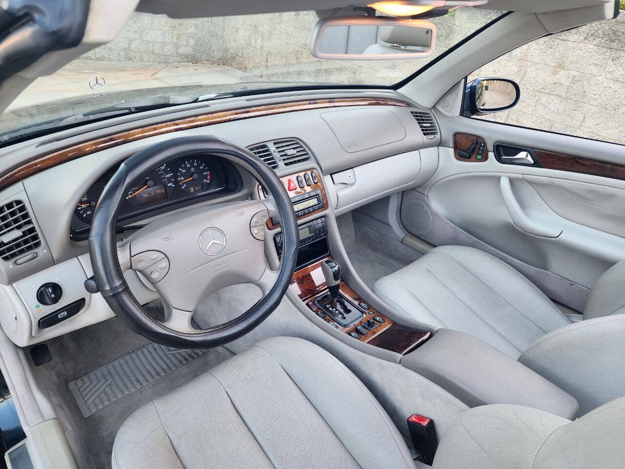 Used 2002 Mercedes-Benz CLK 320 Cabriolet image 32