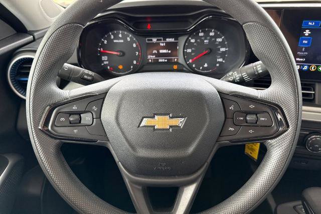 Used 2025 Chevrolet Trax LS FWD image 31