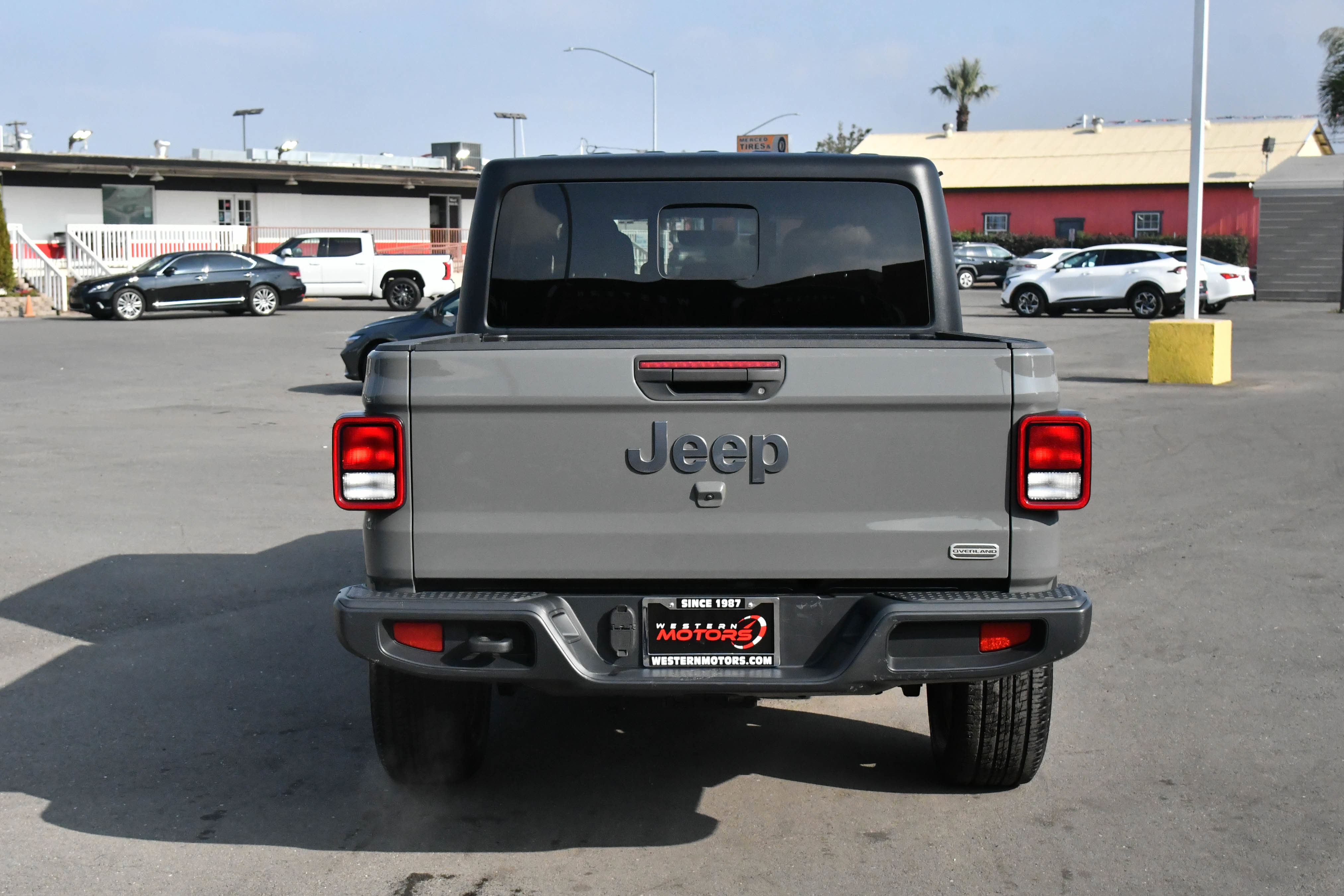 Used 2023 Jeep Gladiator Overland image 7