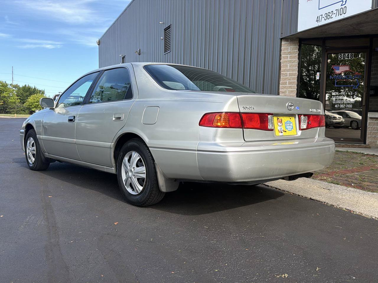 Used 2000 Toyota Camry CE FWD image 3