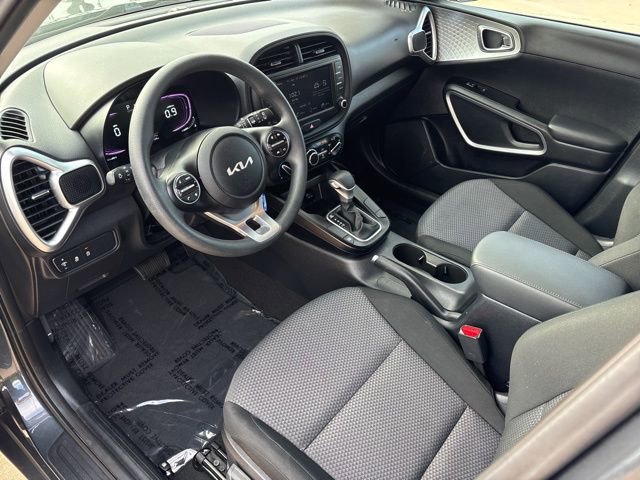 Used 2025 Kia Soul LX w/ LX Technology Package FWD image 10