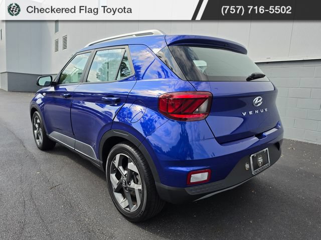 Used 2024 Hyundai Venue SEL FWD image 3