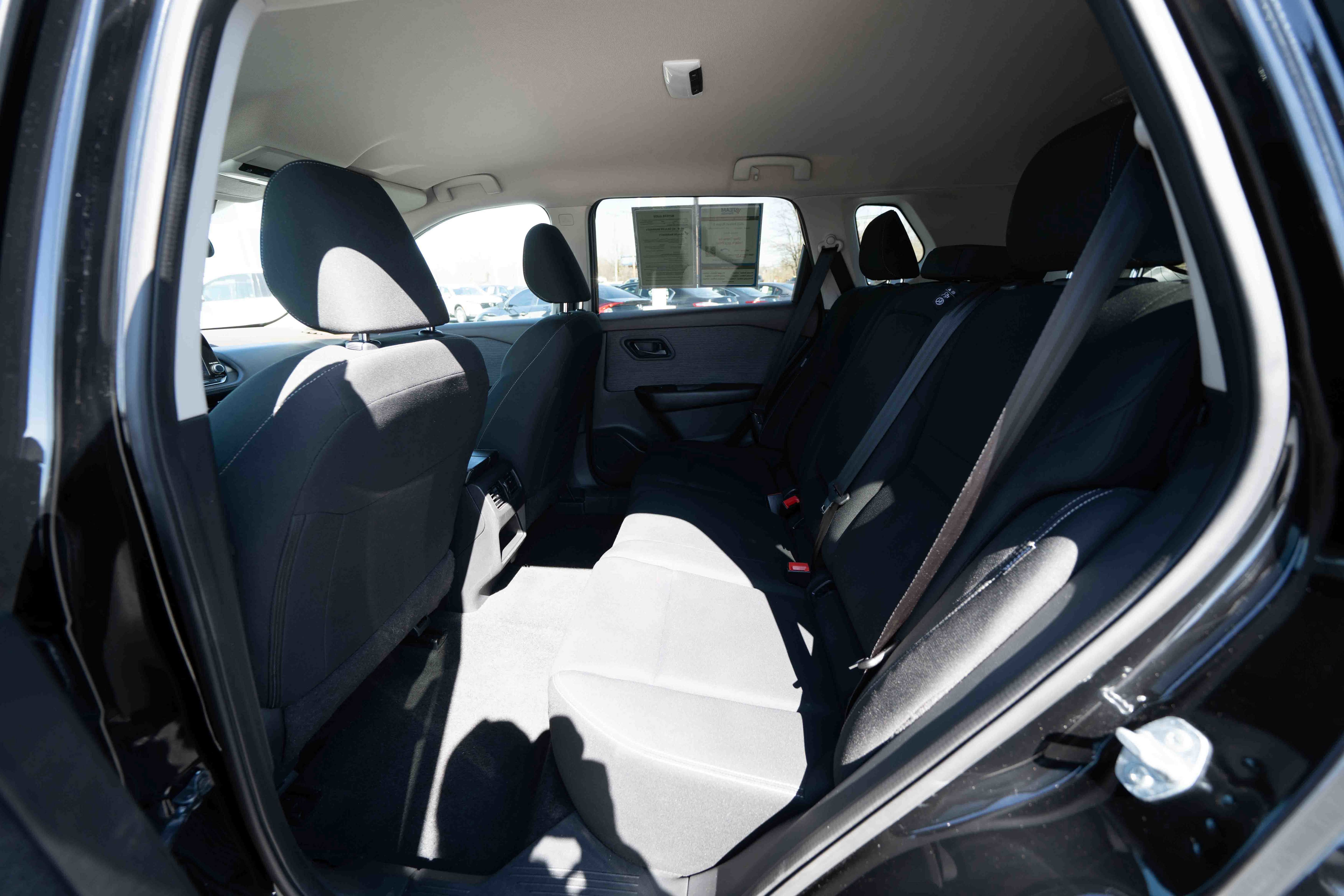 Used 2023 Nissan Rogue S FWD image 23