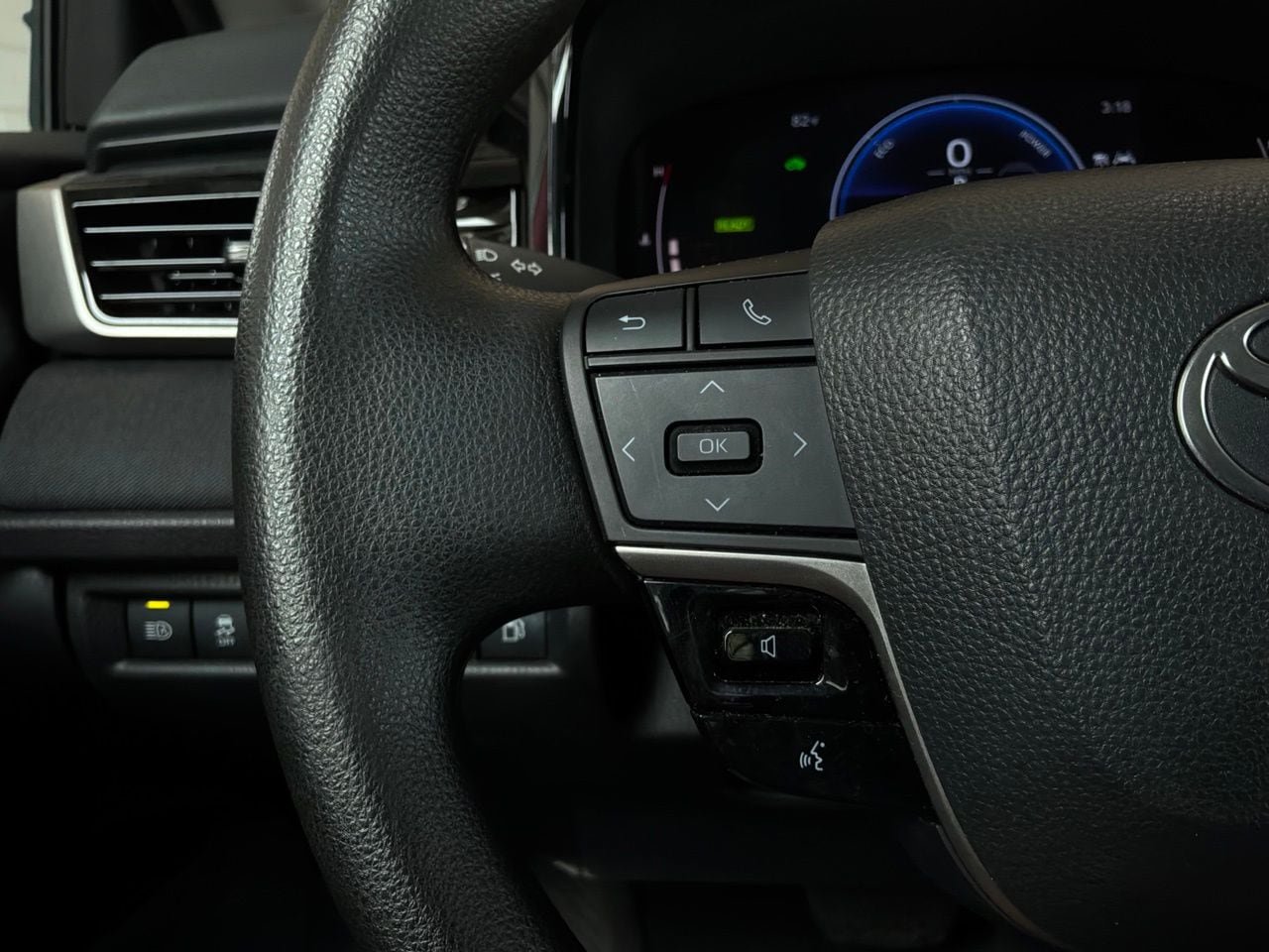 Used 2025 Toyota Camry LE FWD image 34