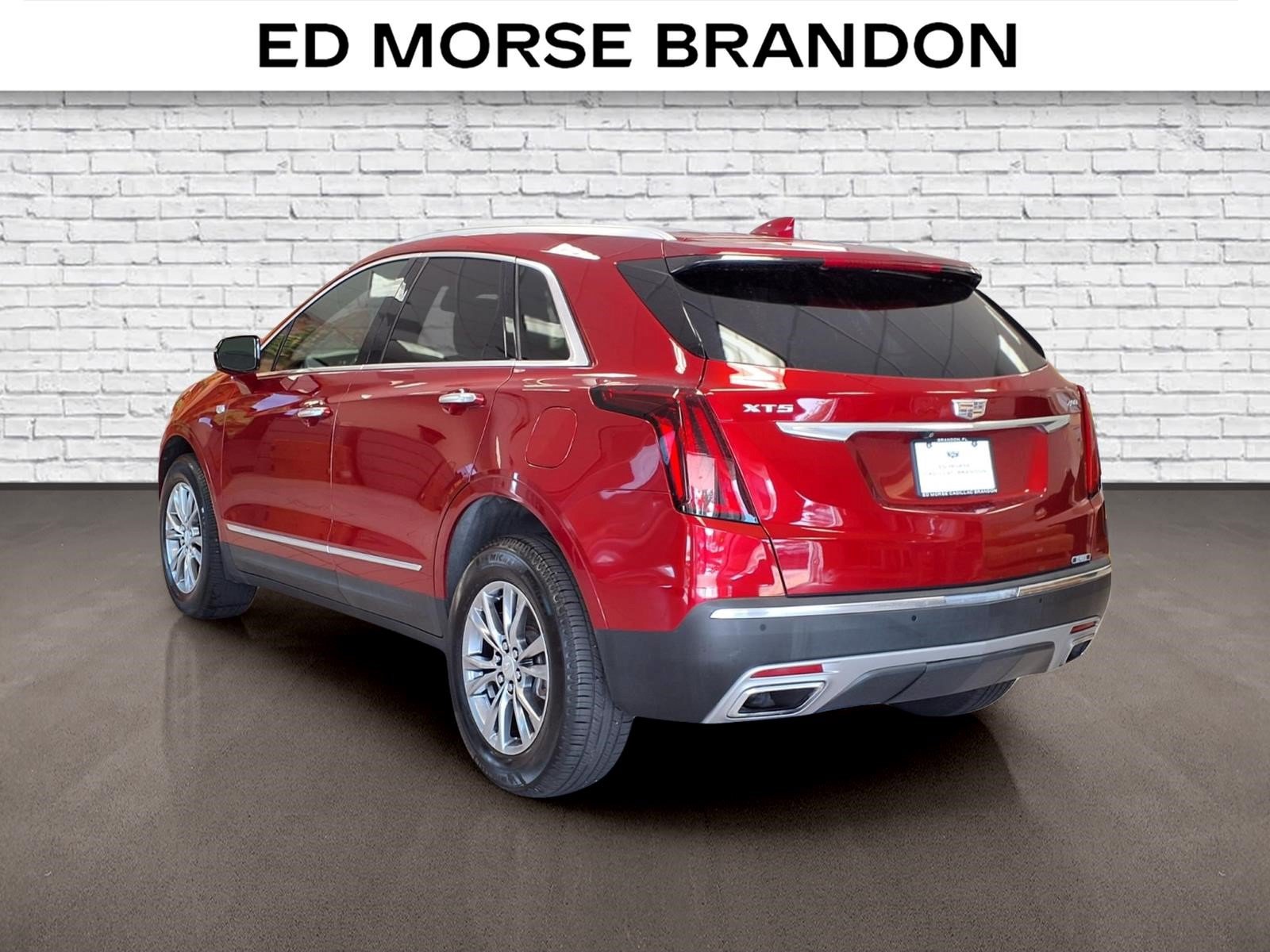 Used 2021 Cadillac XT5 Premium Luxury FWD image 3