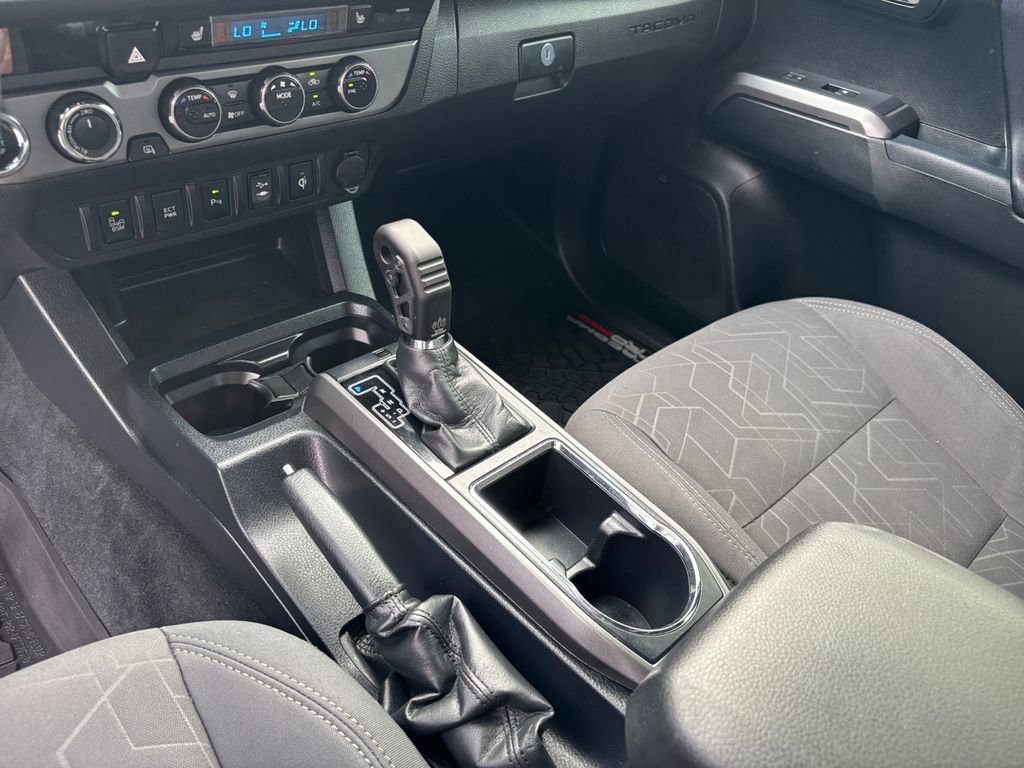 Used 2016 Toyota Tacoma TRD Off-Road AWD/4WD image 25