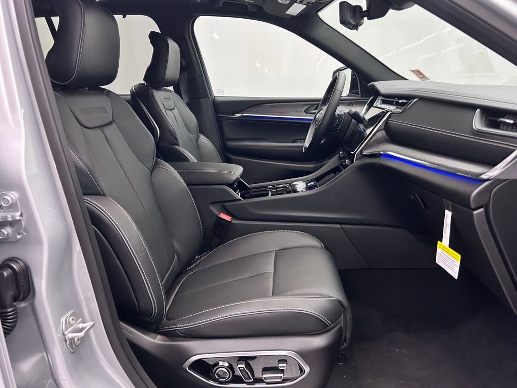 New 2025 Jeep Grand Cherokee Overland w/ Adv Protech Group III image 23