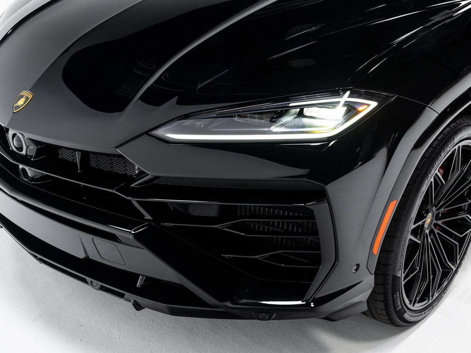 Used 2025 Lamborghini Urus SE AWD/4WD image 14