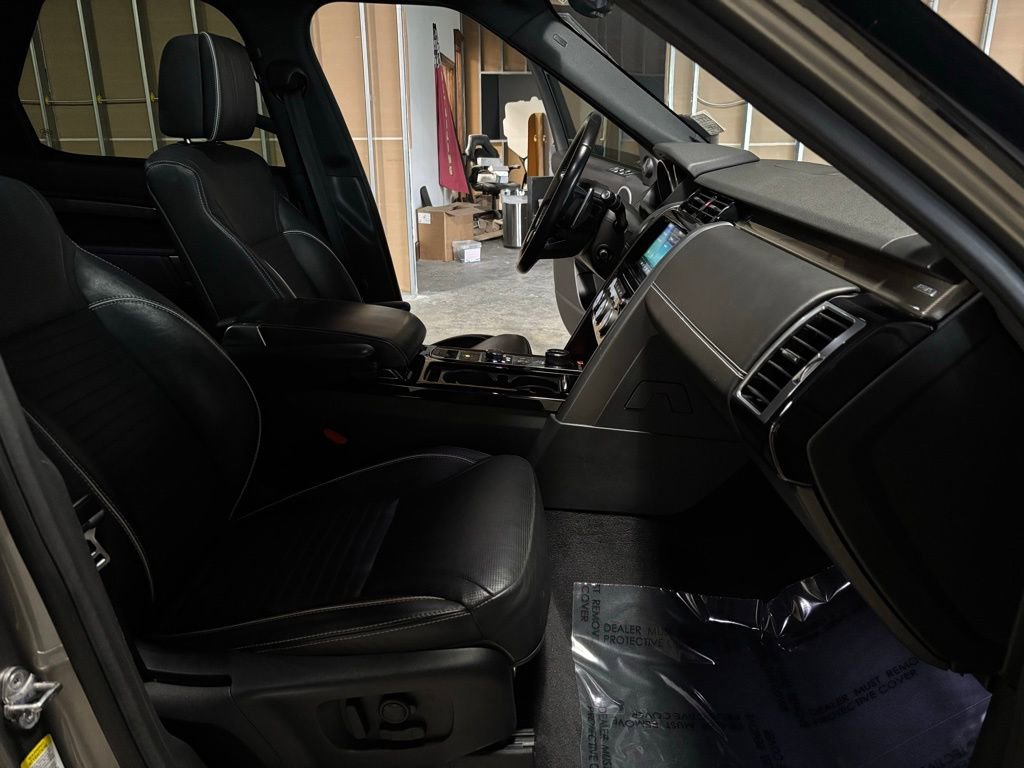 Used 2017 Land Rover Discovery HSE Luxury image 18