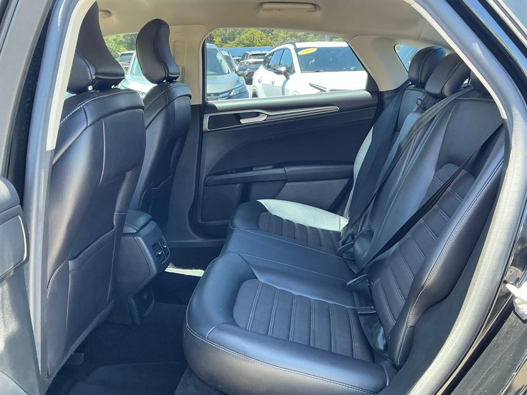 Used 2017 Ford Fusion SE w/ Equipment Group 201A FWD image 23