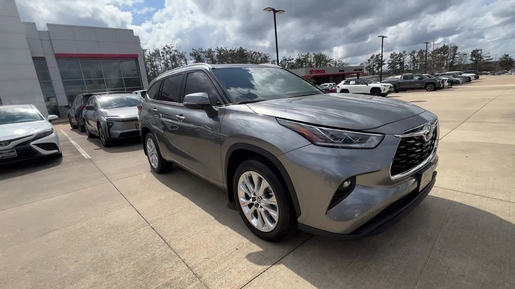 Certified 2026 Toyota Highlander Limited image 8