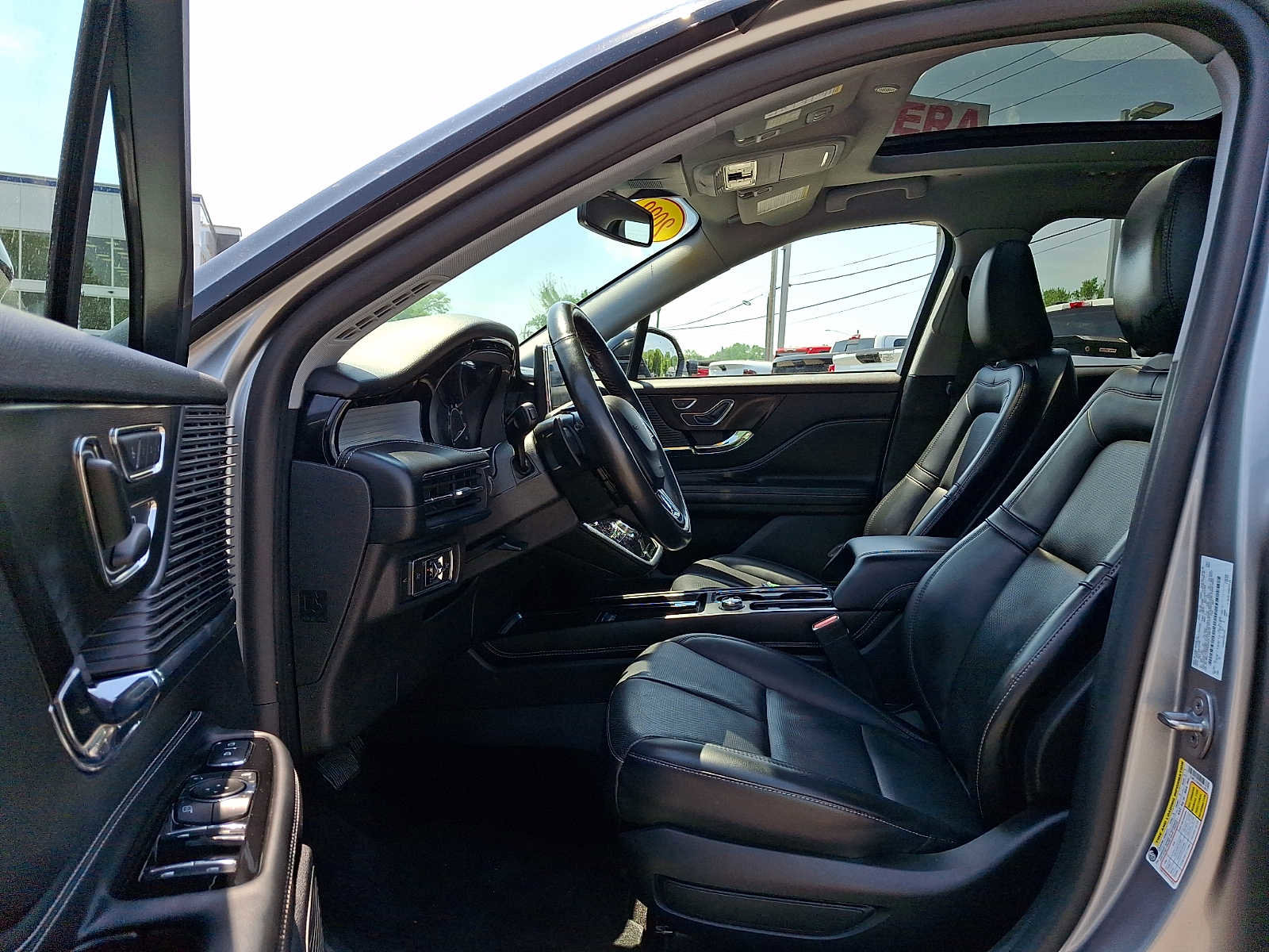 Used 2022 Lincoln Corsair AWD w/ Premium Package image 14