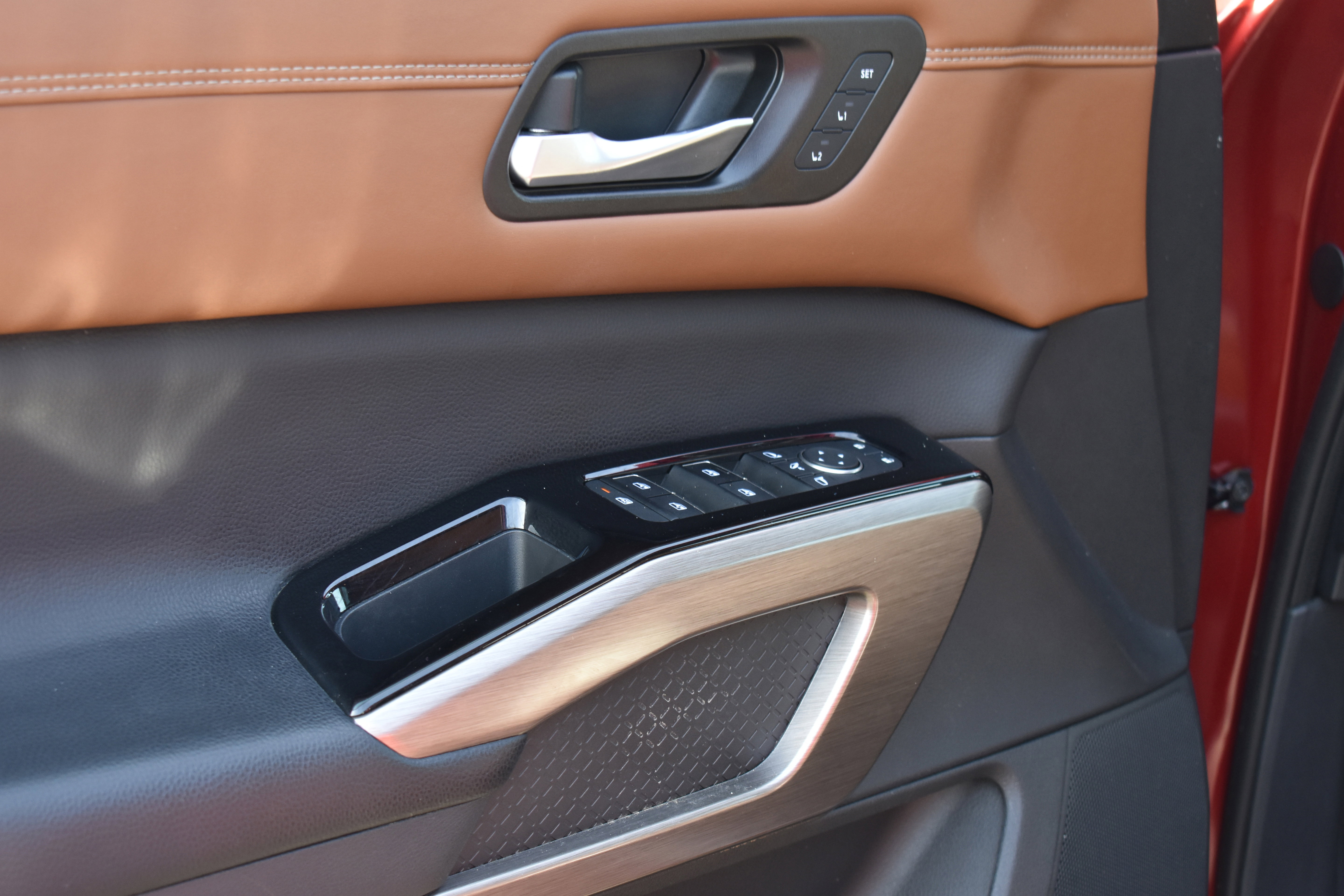 Used 2022 Nissan Pathfinder Platinum w/ Cargo Package image 15